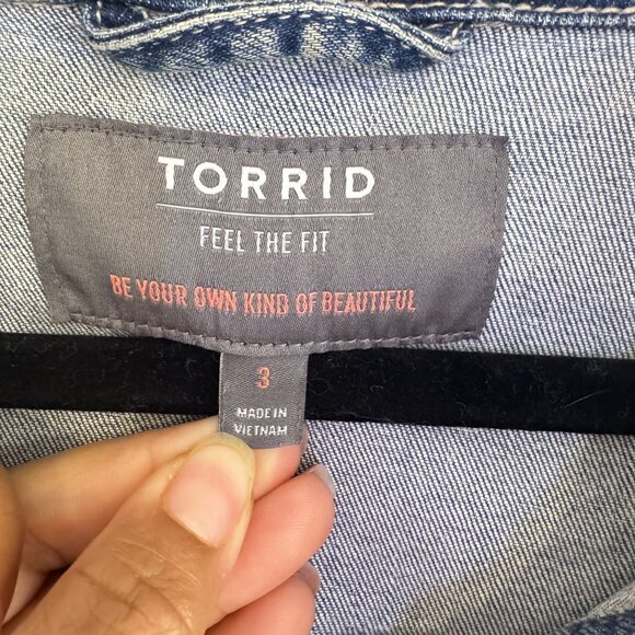 Torrid Destructed Denim Jean Jacket Womens Light Wash Trucker Distress Size 3X - Picture 6 of 11